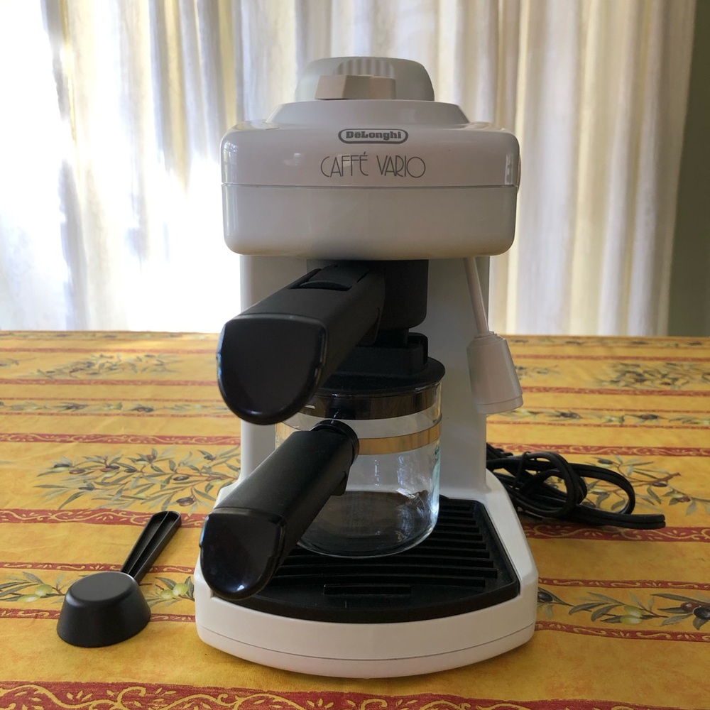 DeLonghi Caffè Vario Espresso Machine in White